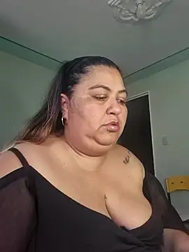 Snapshot of curvy_diva_ chatting on February 19, 9:44 pm curvy diva online show from February 19, 9:44 pm