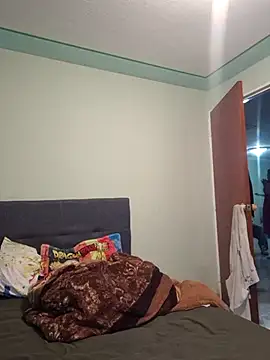 Snapshot of curvy_diva_ chatting on February 22, 1:18 am curvy diva online show from February 22, 1:18 am