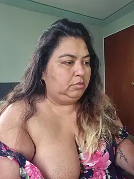 Snapshot of curvy_diva_ chatting on February 22, 1:20 pm curvy diva online show from February 22, 1:20 pm