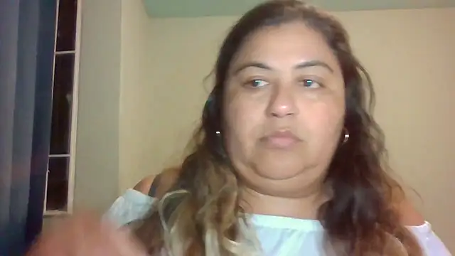 Snapshot of curvy_diva_ chatting on February 23, 1:47 am curvy diva online show from February 23, 1:47 am