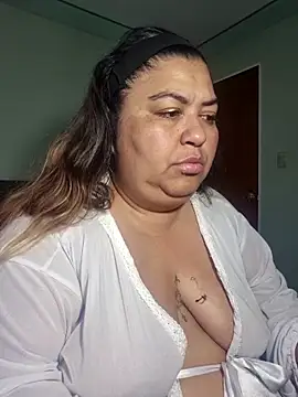 Snapshot of curvy_diva_ chatting on March 1, 11:34 am curvy diva online show from March 1, 11:34 am