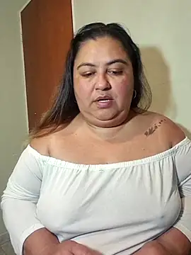 Snapshot of curvy_diva_ chatting on March 28, 11:15 pm curvy diva online show from March 28, 11:15 pm