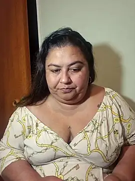 Snapshot of curvy_diva_ chatting on March 29, 11:21 am curvy diva online show from March 29, 11:21 am