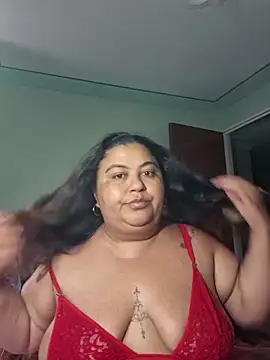 Snapshot of curvy_diva_ chatting on April 2, 11:52 am curvy diva online show from April 2, 11:52 am