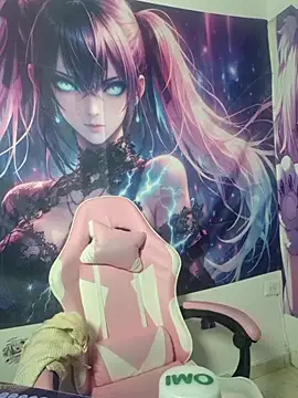 Snapshot of curvy_diva_ chatting on April 4, 9:40 am curvy diva online show from April 4, 9:40 am