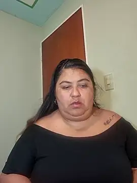 curvy diva  online show from May 3, 2:28 am