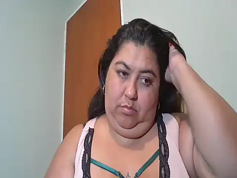 curvy diva  online show from May 19, 3:02 am