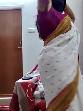 Snapshot of saritha29 chatting on January 19, 5:00 am saritha29 online show from January 19, 5:00 am