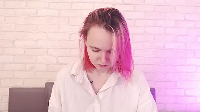 Ericha Stone online show from December 17, 1:33 am