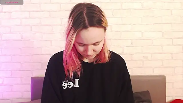 Ericha Stone online show from February 17, 1:13 am