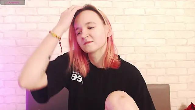 Ericha Stone online show from February 19, 1:23 am