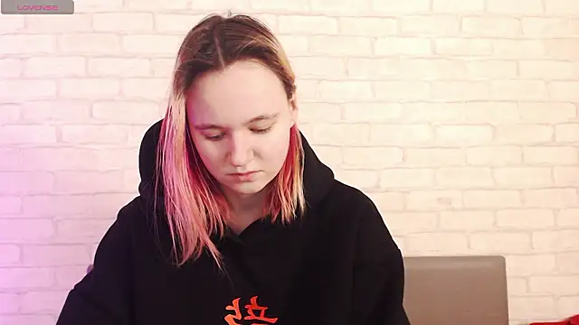 Ericha Stone online show from February 26, 1:37 am