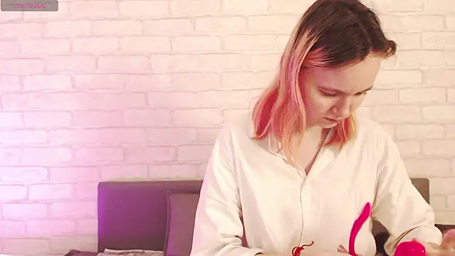 Ericha Stone online show from March 25, 1:22 am