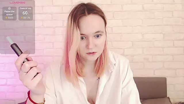 Snapshot of Ericha_Stone chatting on April 7, 8:15 am Ericha Stone online show from April 7, 8:15 am