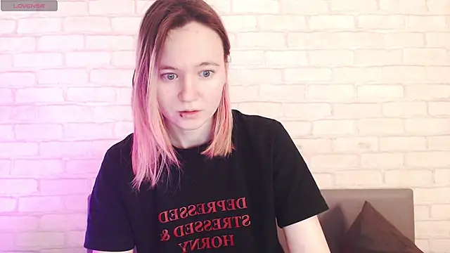 Snapshot of Ericha_Stone chatting on April 18, 1:53 am Ericha Stone online show from April 18, 1:53 am