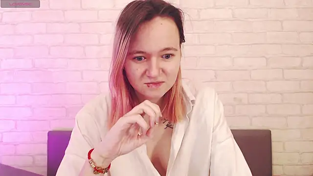 Snapshot of Ericha_Stone chatting on April 22, 1:30 am Ericha Stone online show from April 22, 1:30 am