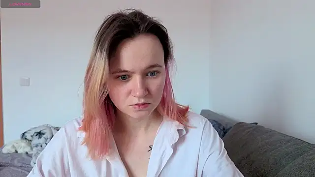 Snapshot of Ericha_Stone chatting on May 4, 8:21 am Ericha Stone online show from May 4, 8:21 am