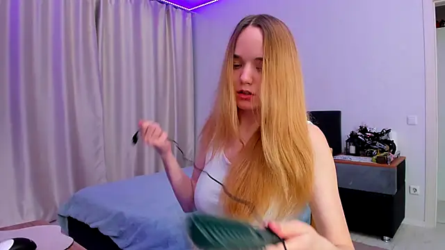 JanetShy online show from October 1, 11:05 am