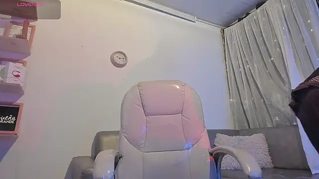 Snapshot of Angeel_of_lust chatting on October 27, 4:49 am Angeel of lust online show from October 27, 4:49 am