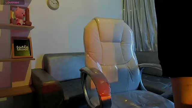 Snapshot of Angeel_of_lust chatting on November 2, 4:26 am Angeel of lust online show from November 2, 4:26 am