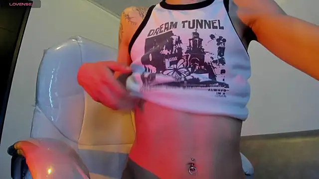 Snapshot of Angeel_of_lust chatting on November 2, 4:31 pm Angeel of lust online show from November 2, 4:31 pm