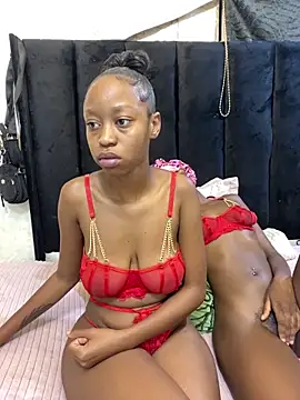 SexyPetitex25 online show from March 12, 7:31 pm