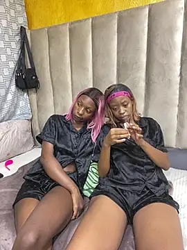 SexyPetitex25 online show from March 29, 7:47 pm