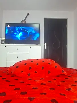 Snapshot of Fluturas2 chatting on September 20, 10:33 pm Fluturas2 online show from September 20, 10:33 pm