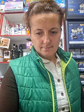 Snapshot of Fluturas2 chatting on September 25, 6:17 am Fluturas2 online show from September 25, 6:17 am