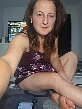 Snapshot of Fluturas2 chatting on September 25, 6:33 pm Fluturas2 online show from September 25, 6:33 pm