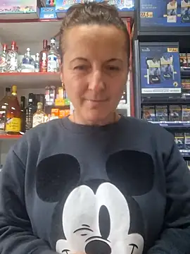 Snapshot of Fluturas2 chatting on October 1, 1:17 pm Fluturas2 online show from October 1, 1:17 pm