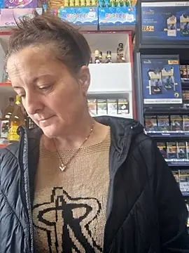 Snapshot of Fluturas2 chatting on October 5, 5:50 am Fluturas2 online show from October 5, 5:50 am