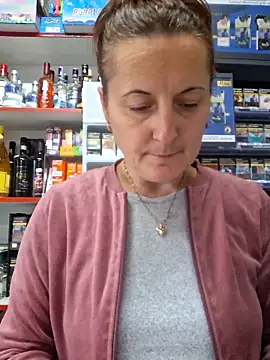 Snapshot of Fluturas2 chatting on October 6, 10:12 am Fluturas2 online show from October 6, 10:12 am