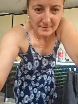 Snapshot of Fluturas2 chatting on October 12, 12:37 pm Fluturas2 online show from October 12, 12:37 pm