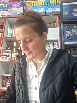 Snapshot of Fluturas2 chatting on October 14, 2:18 pm Fluturas2 online show from October 14, 2:18 pm