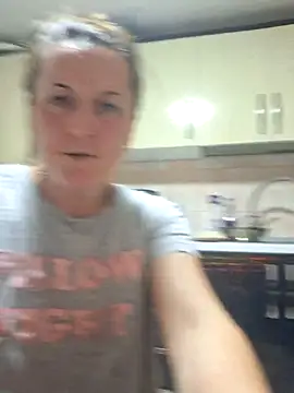 Snapshot of Fluturas2 chatting on October 19, 6:08 pm Fluturas2 online show from October 19, 6:08 pm