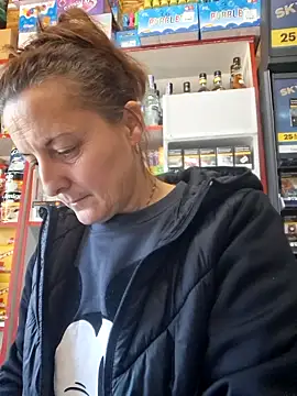 Snapshot of Fluturas2 chatting on October 20, 8:59 am Fluturas2 online show from October 20, 8:59 am