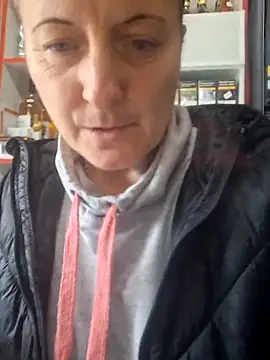 Snapshot of Fluturas2 chatting on October 23, 8:57 am Fluturas2 online show from October 23, 8:57 am