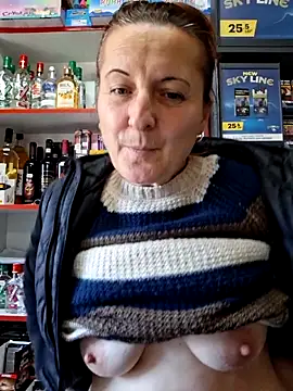 Snapshot of Fluturas2 chatting on October 25, 10:45 am Fluturas2 online show from October 25, 10:45 am