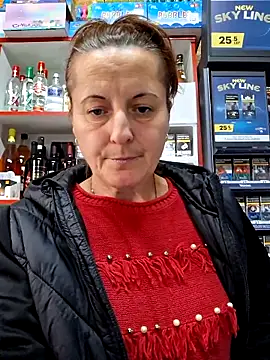 Snapshot of Fluturas2 chatting on October 28, 2:31 pm Fluturas2 online show from October 28, 2:31 pm