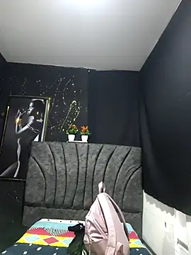 Snapshot of AmberGold- chatting on September 19, 11:05 pm AmberGold- online show from September 19, 11:05 pm