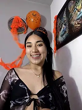 Snapshot of AmberGold- chatting on October 31, 10:05 am AmberGold- online show from October 31, 10:05 am