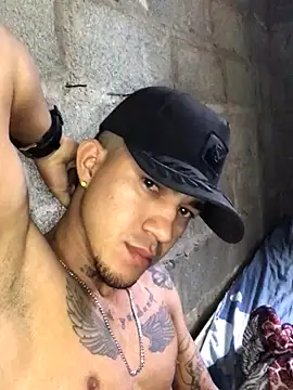 Snapshot of tattoos22 chatting on October 29, 1:46 pm tattoos22 online show from October 29, 1:46 pm