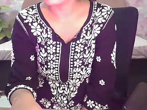 Snapshot of shaalu_sharma chatting on October 4, 6:11 am shaalu sharma online show from October 4, 6:11 am