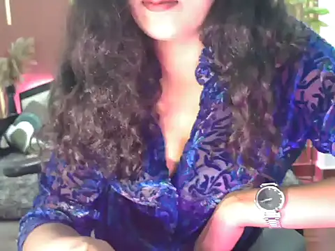 Snapshot of shaalu_sharma chatting on October 19, 9:43 am shaalu sharma online show from October 19, 9:43 am