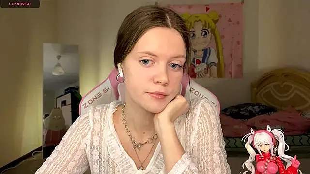 VibeQueenLucy online show from November 4, 12:15 pm