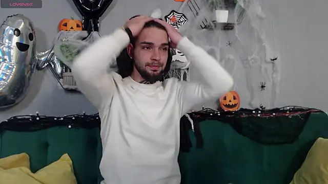 Snapshot of DanyelCarter chatting on October 25, 8:03 pm DanyelCarter online show from October 25, 8:03 pm