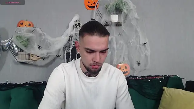 Snapshot of DanyelCarter chatting on October 31, 7:37 pm DanyelCarter online show from October 31, 7:37 pm