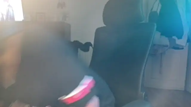 Snapshot of Prill940 chatting on October 18, 4:59 am Prill940 online show from October 18, 4:59 am