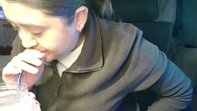 Snapshot of Prill940 chatting on October 28, 6:39 am Prill940 online show from October 28, 6:39 am